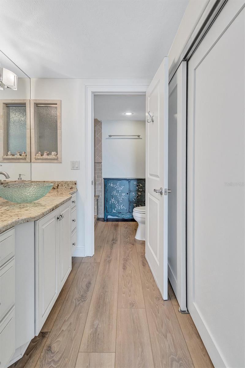 Listing photo id 39 for 1212 Benjamin Franklin Drive 1001