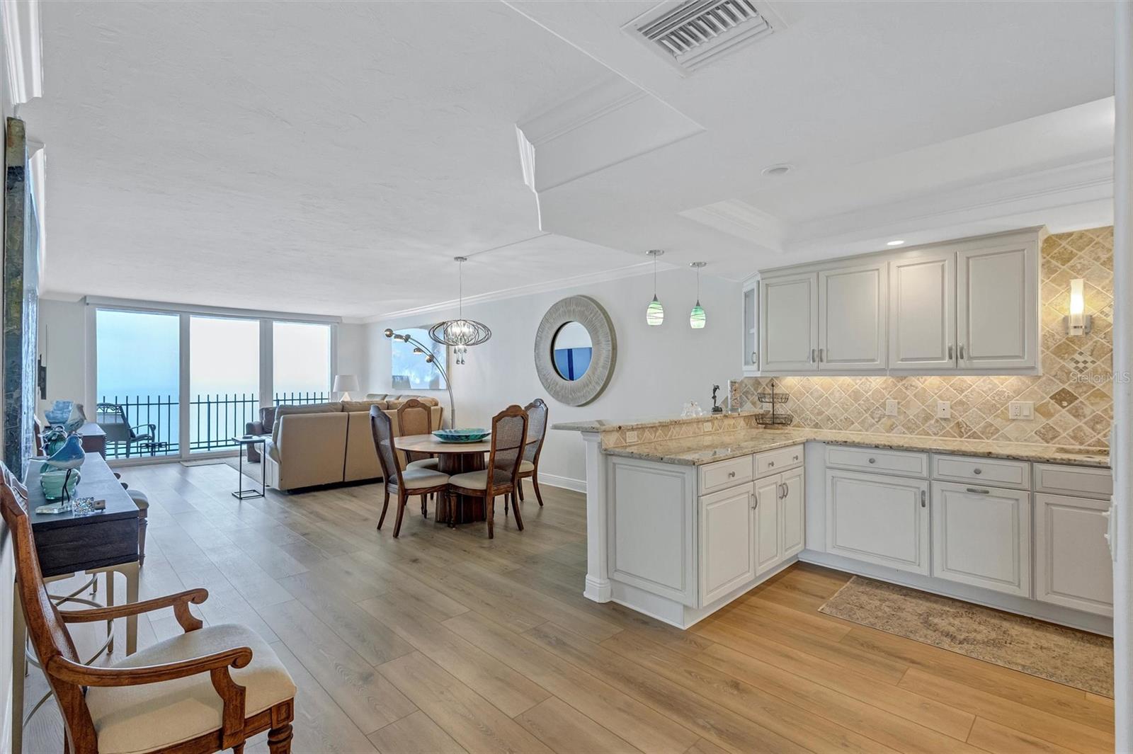 Listing photo id 6 for 1212 Benjamin Franklin Drive 1001