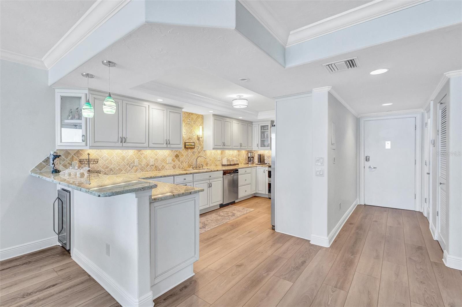 Listing photo id 7 for 1212 Benjamin Franklin Drive 1001