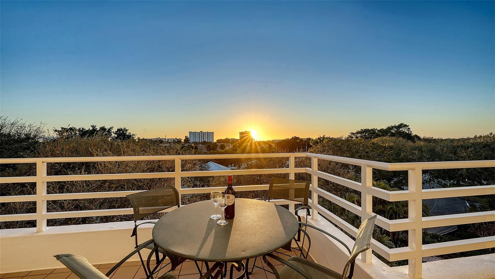 Listing photo id 8 for 2450 Harbourside Drive 234