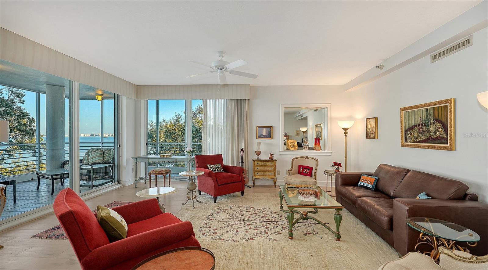 Listing photo id 9 for 2450 Harbourside Drive 234