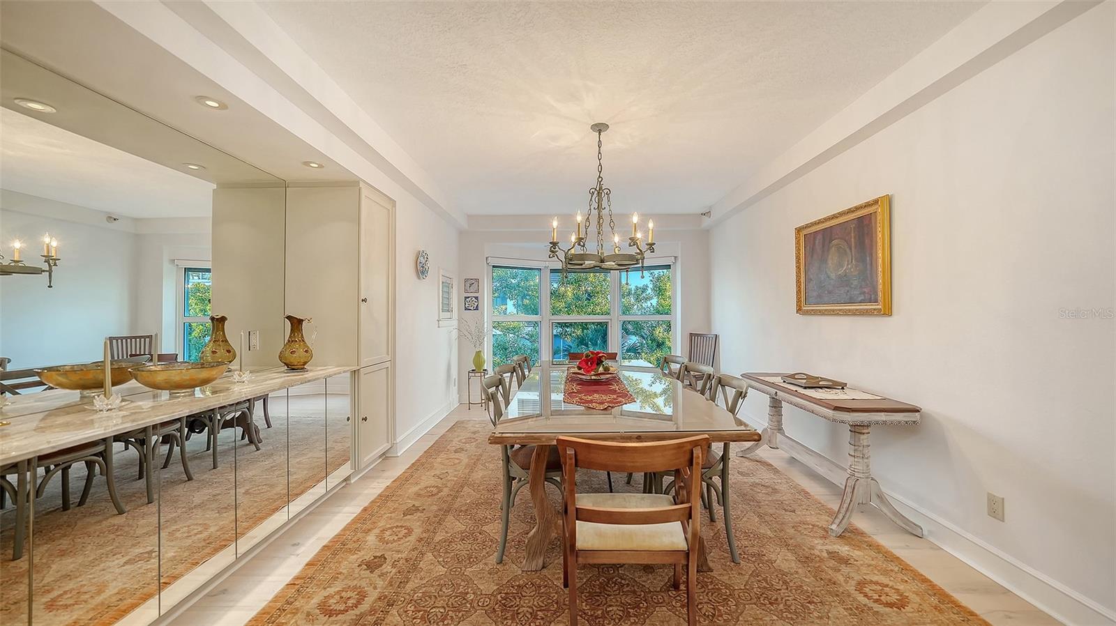 Listing photo id 11 for 2450 Harbourside Drive 234