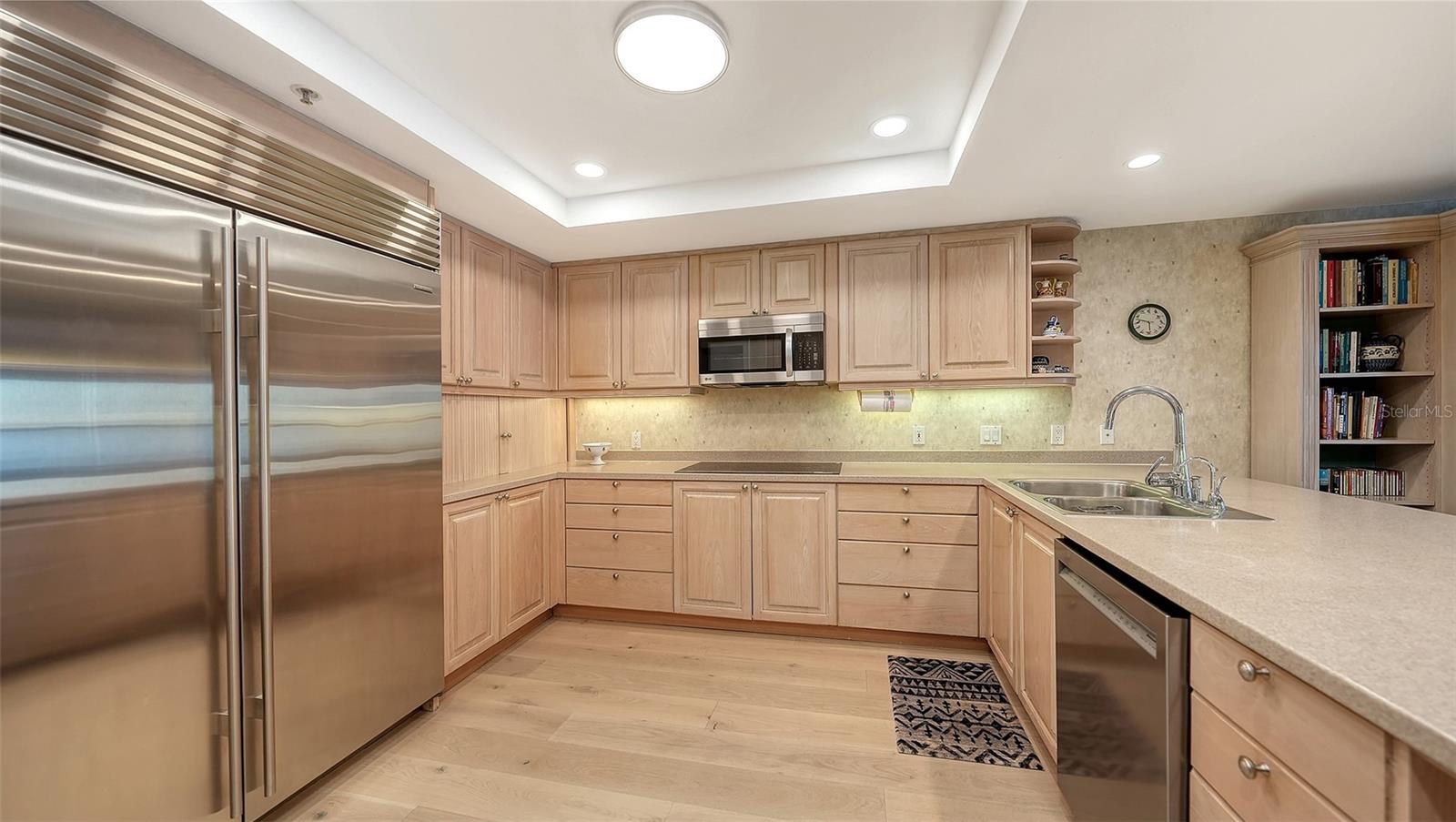 Listing photo id 17 for 2450 Harbourside Drive 234