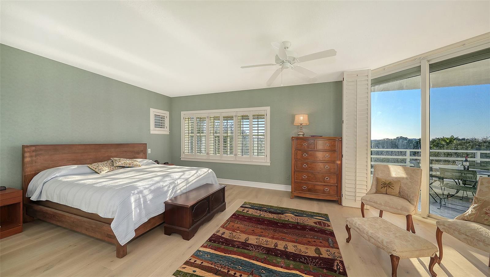 Listing photo id 20 for 2450 Harbourside Drive 234