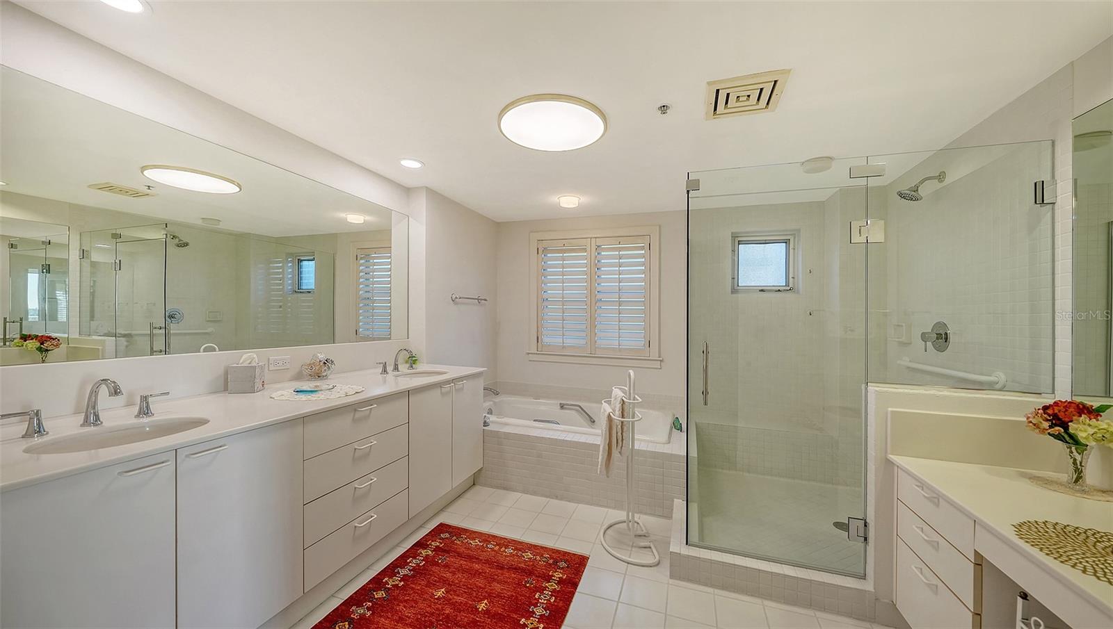 Listing photo id 22 for 2450 Harbourside Drive 234