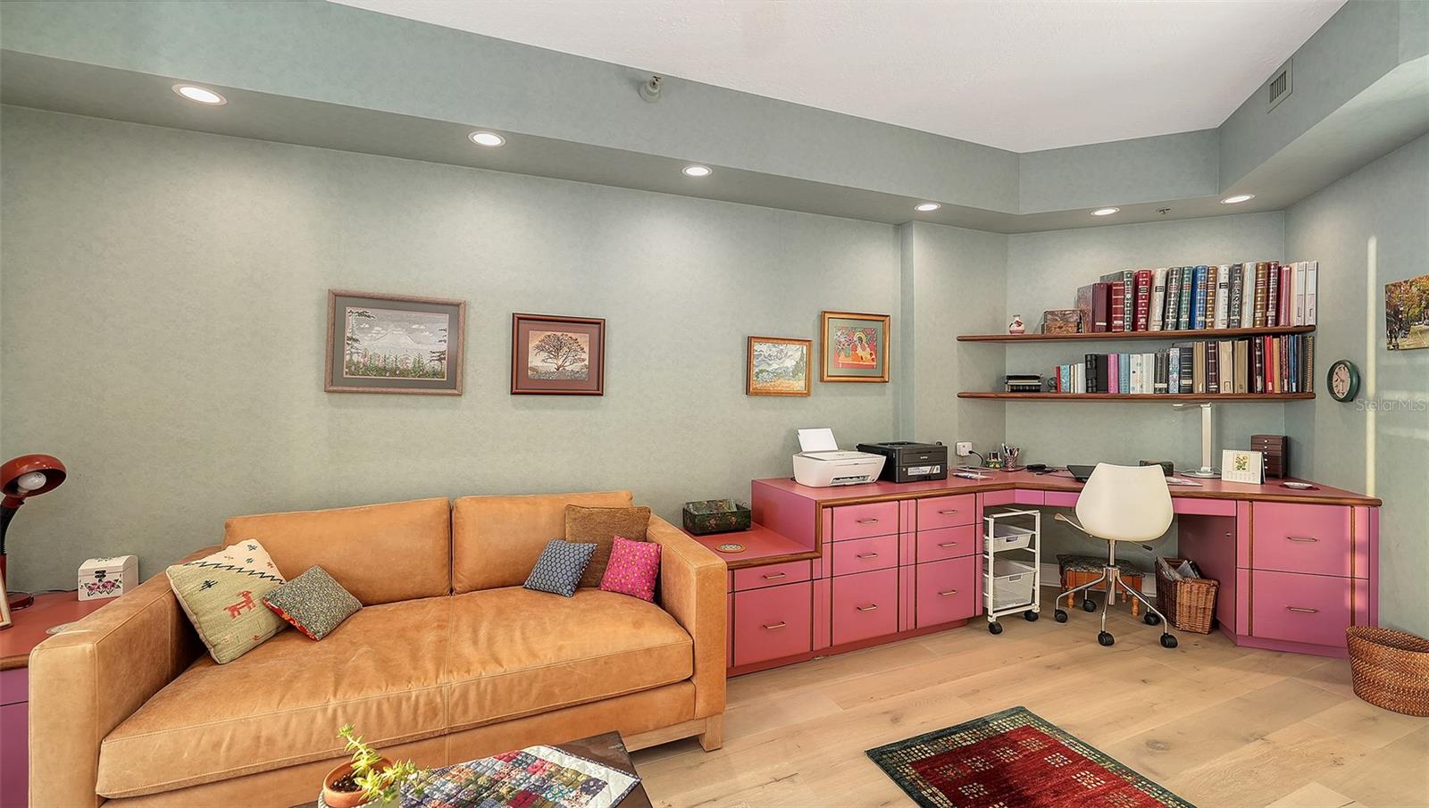 Listing photo id 25 for 2450 Harbourside Drive 234