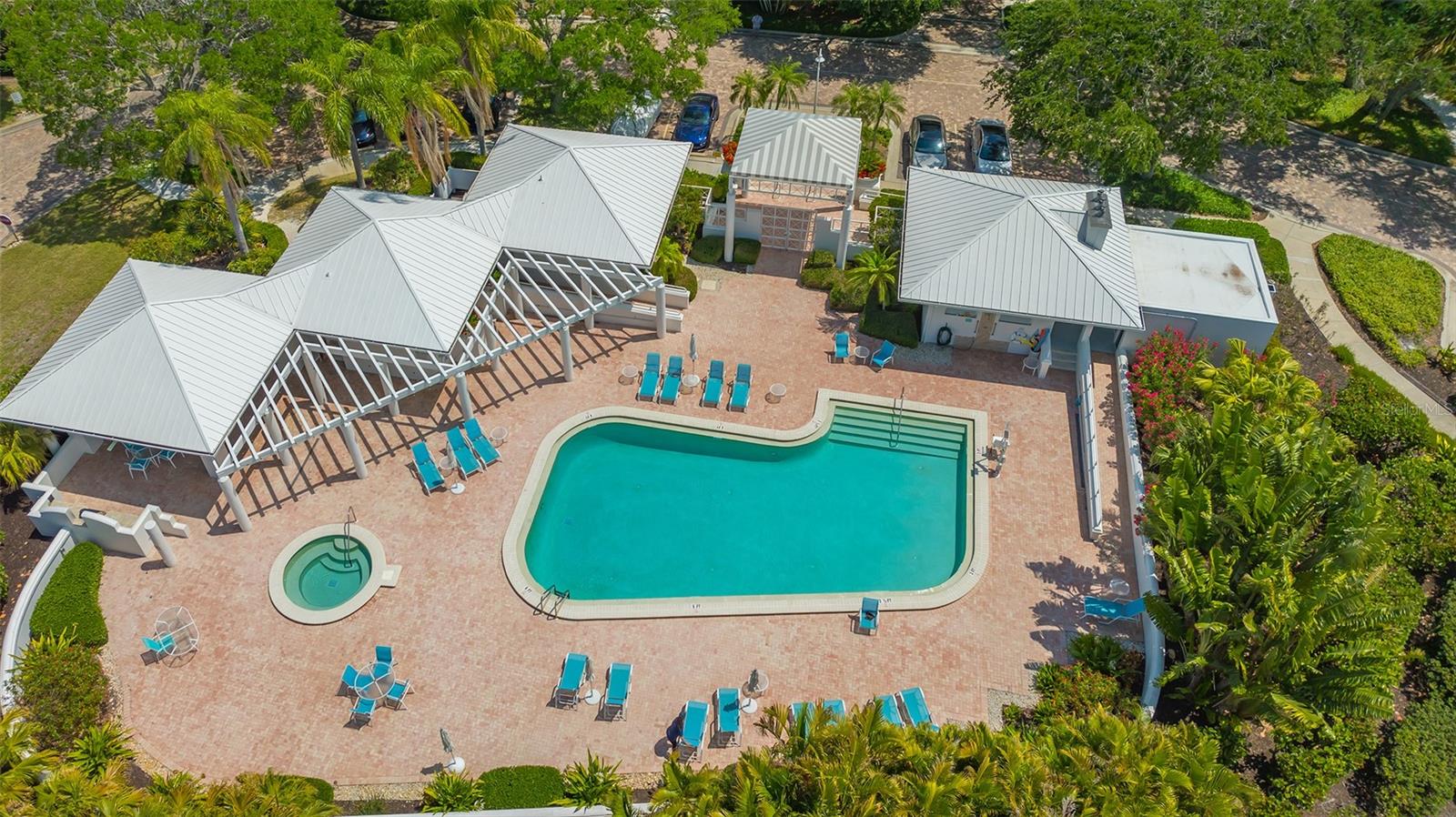 Listing photo id 34 for 2450 Harbourside Drive 234