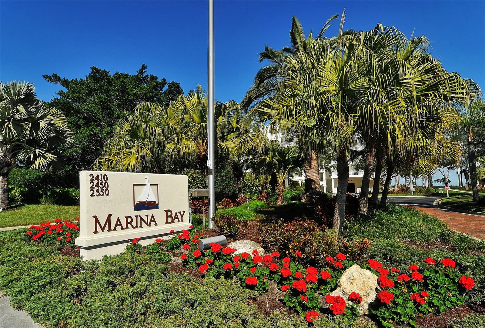 Listing photo id 40 for 2450 Harbourside Drive 234