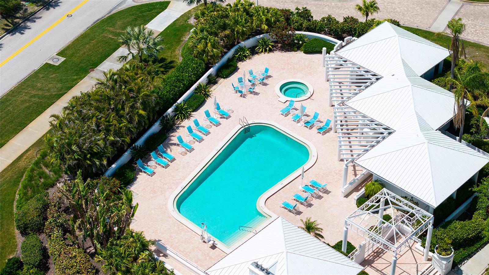 Listing photo id 41 for 2450 Harbourside Drive 234