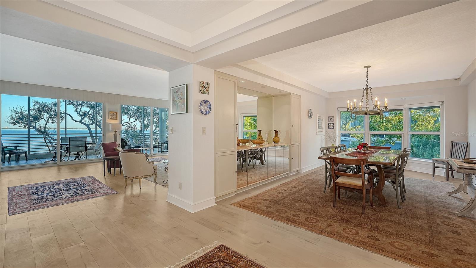 Listing photo id 3 for 2450 Harbourside Drive 234