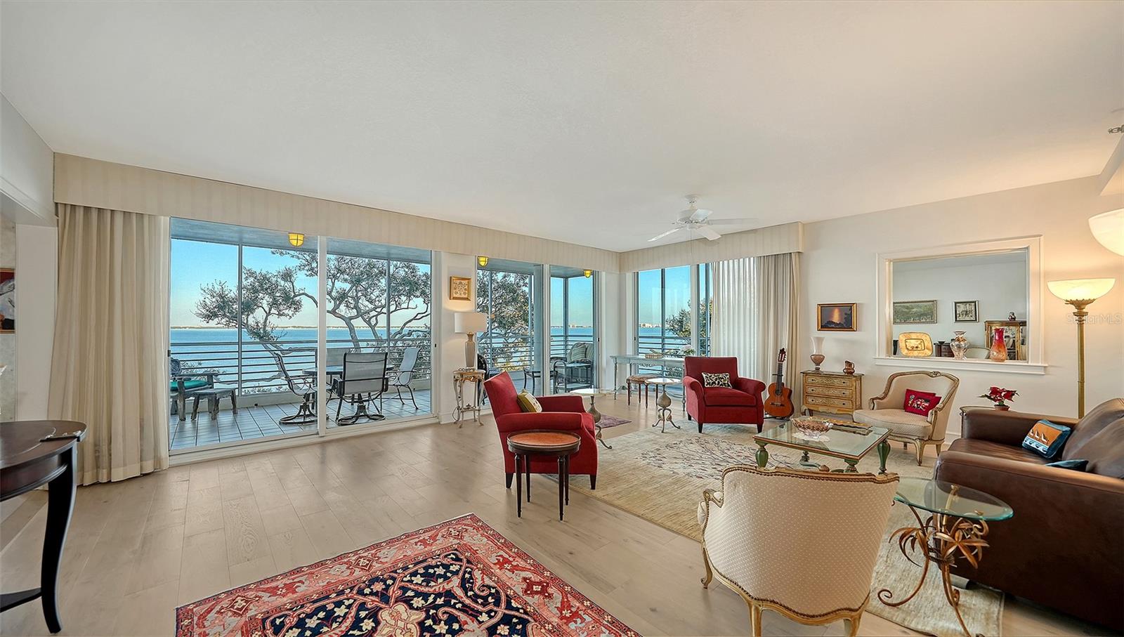 Listing photo id 4 for 2450 Harbourside Drive 234