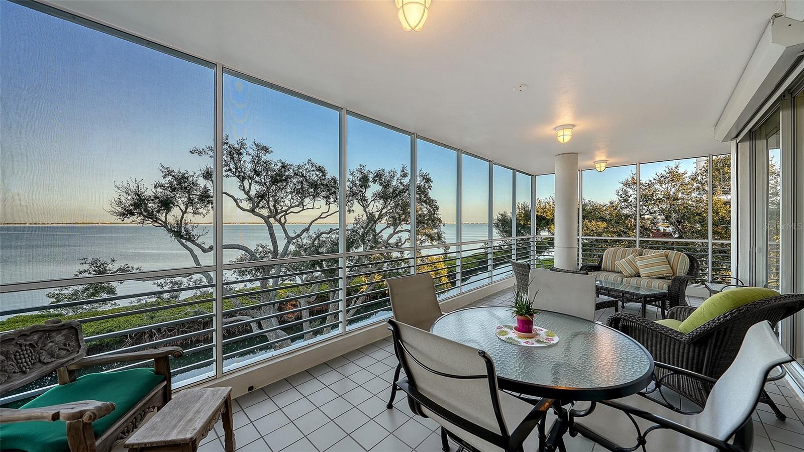 Listing photo id 5 for 2450 Harbourside Drive 234