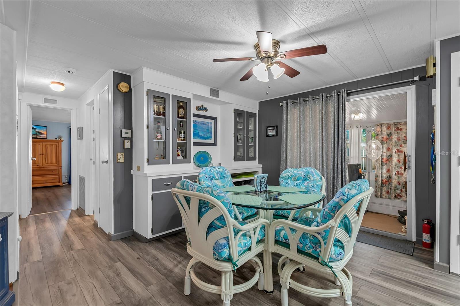 Image 16 of 50 For 5619 Bayshore Road 466