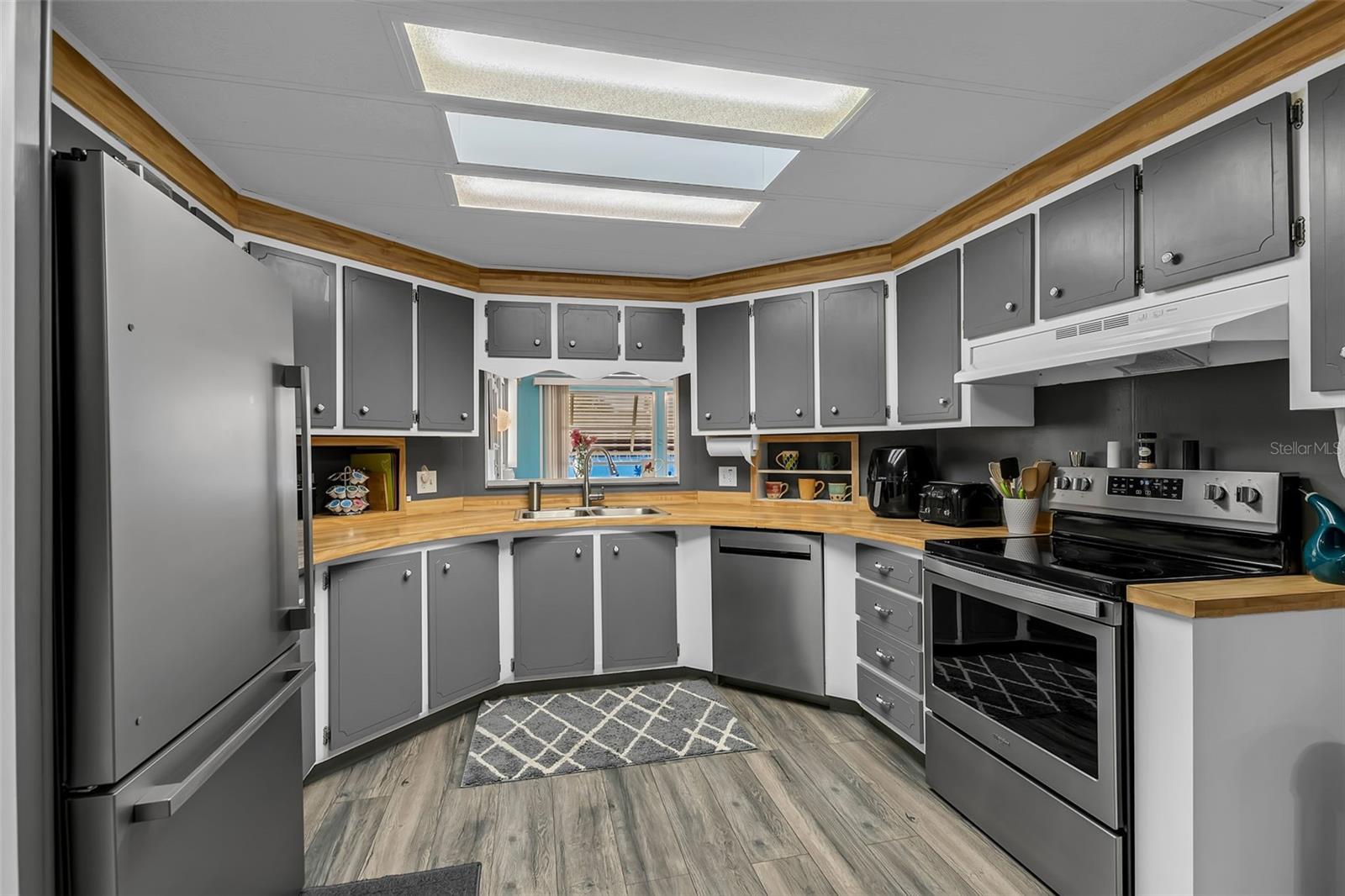 Image 17 of 50 For 5619 Bayshore Road 466