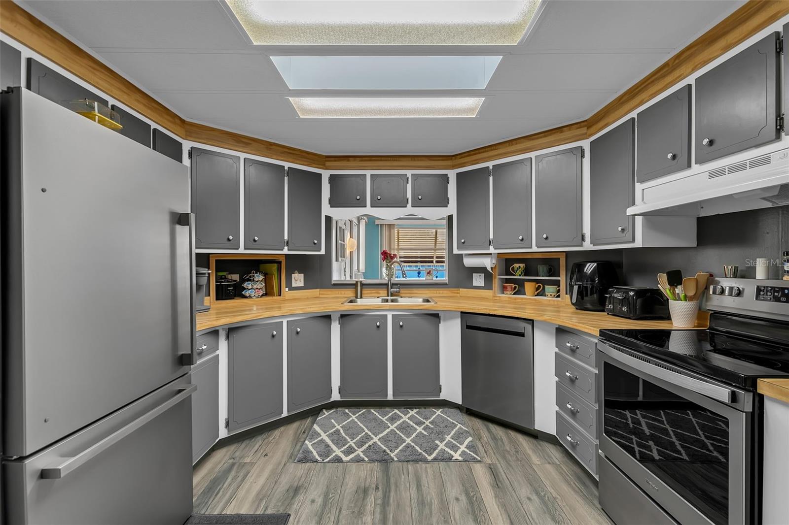 Image 18 of 50 For 5619 Bayshore Road 466