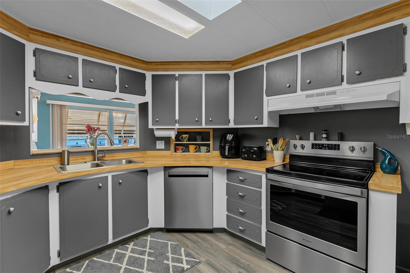 Image 20 of 50 For 5619 Bayshore Road 466