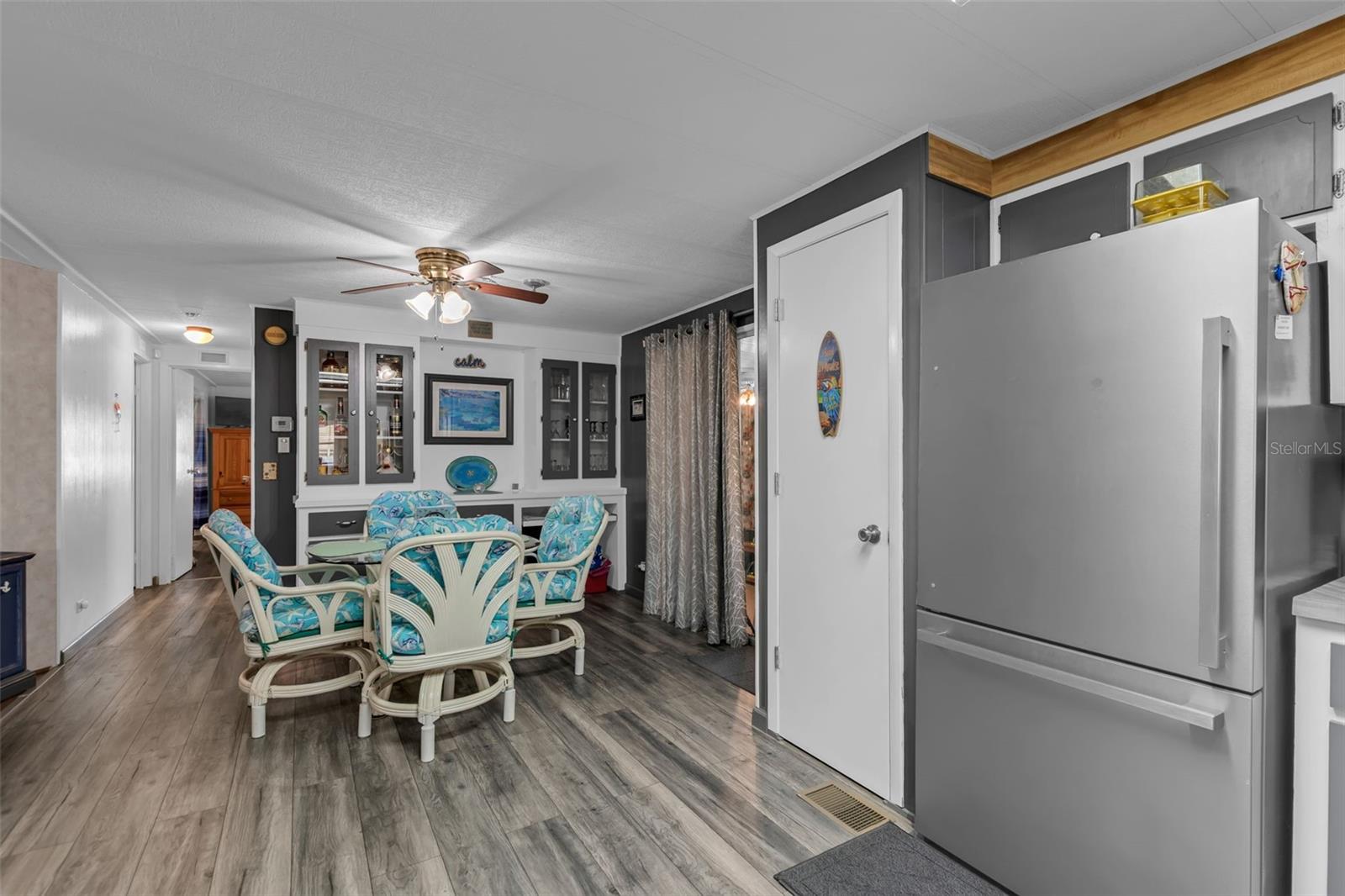 Image 22 of 50 For 5619 Bayshore Road 466