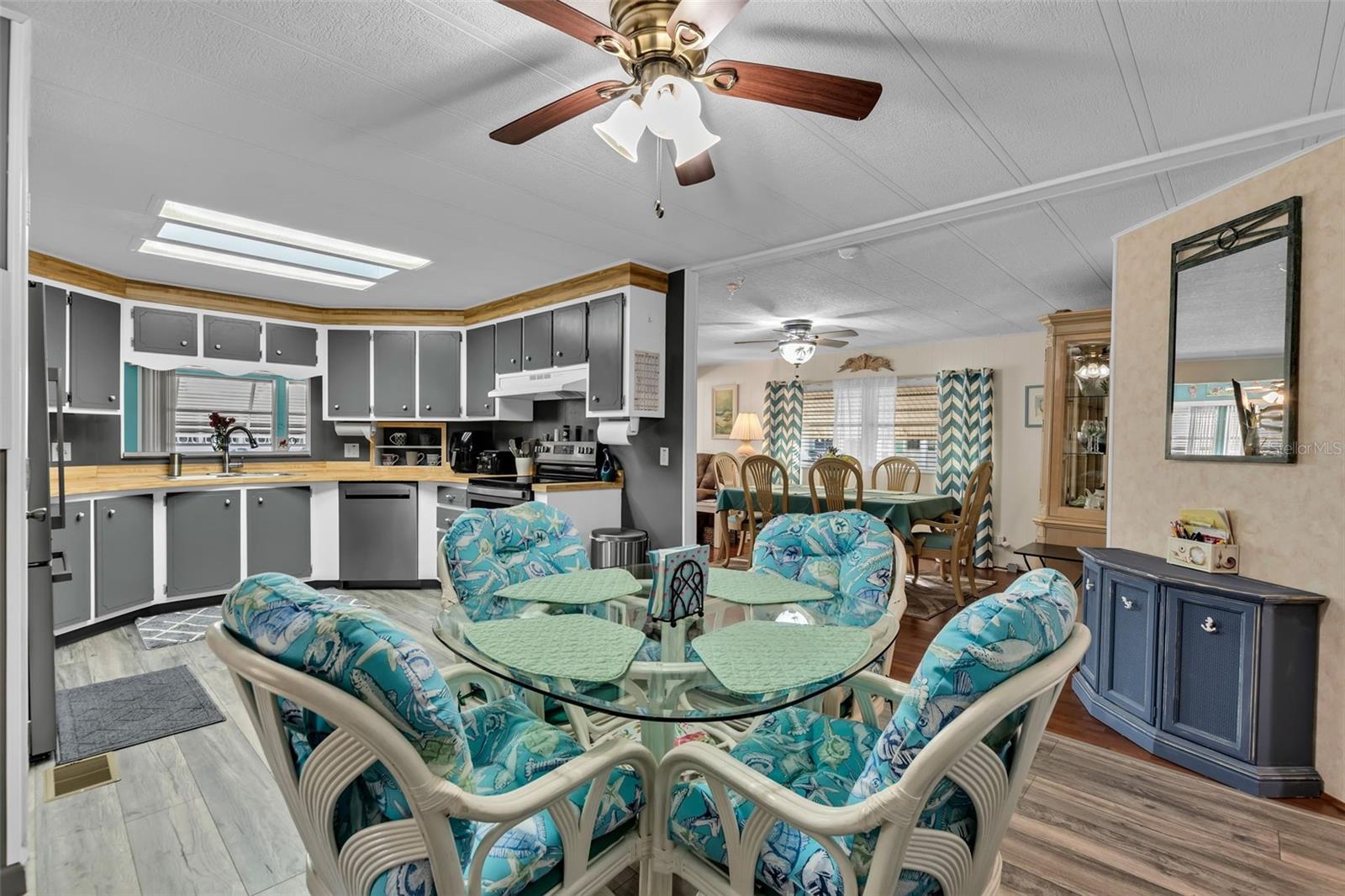 Image 23 of 50 For 5619 Bayshore Road 466