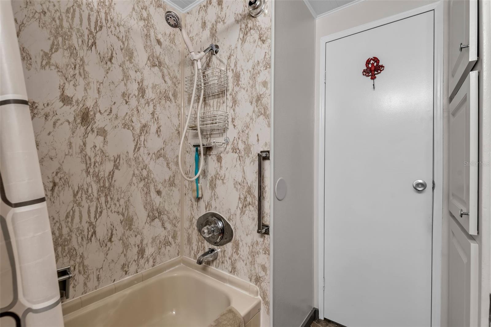 Image 26 of 50 For 5619 Bayshore Road 466