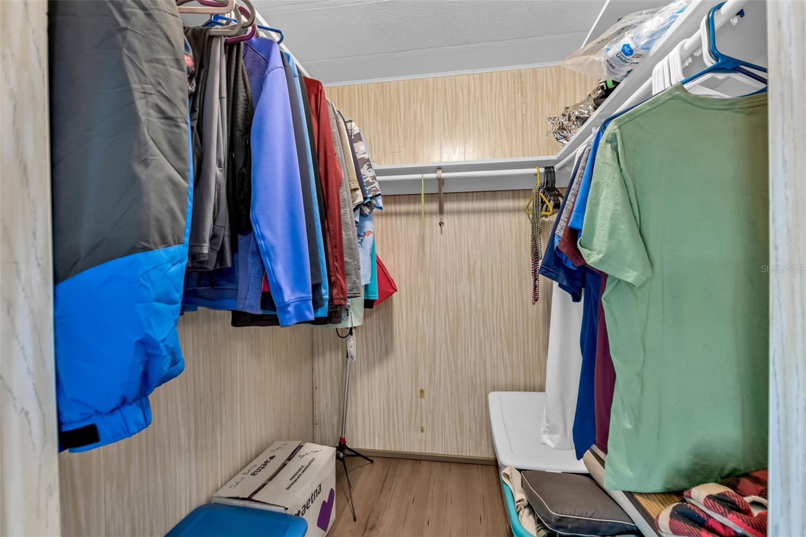 Image 29 of 50 For 5619 Bayshore Road 466