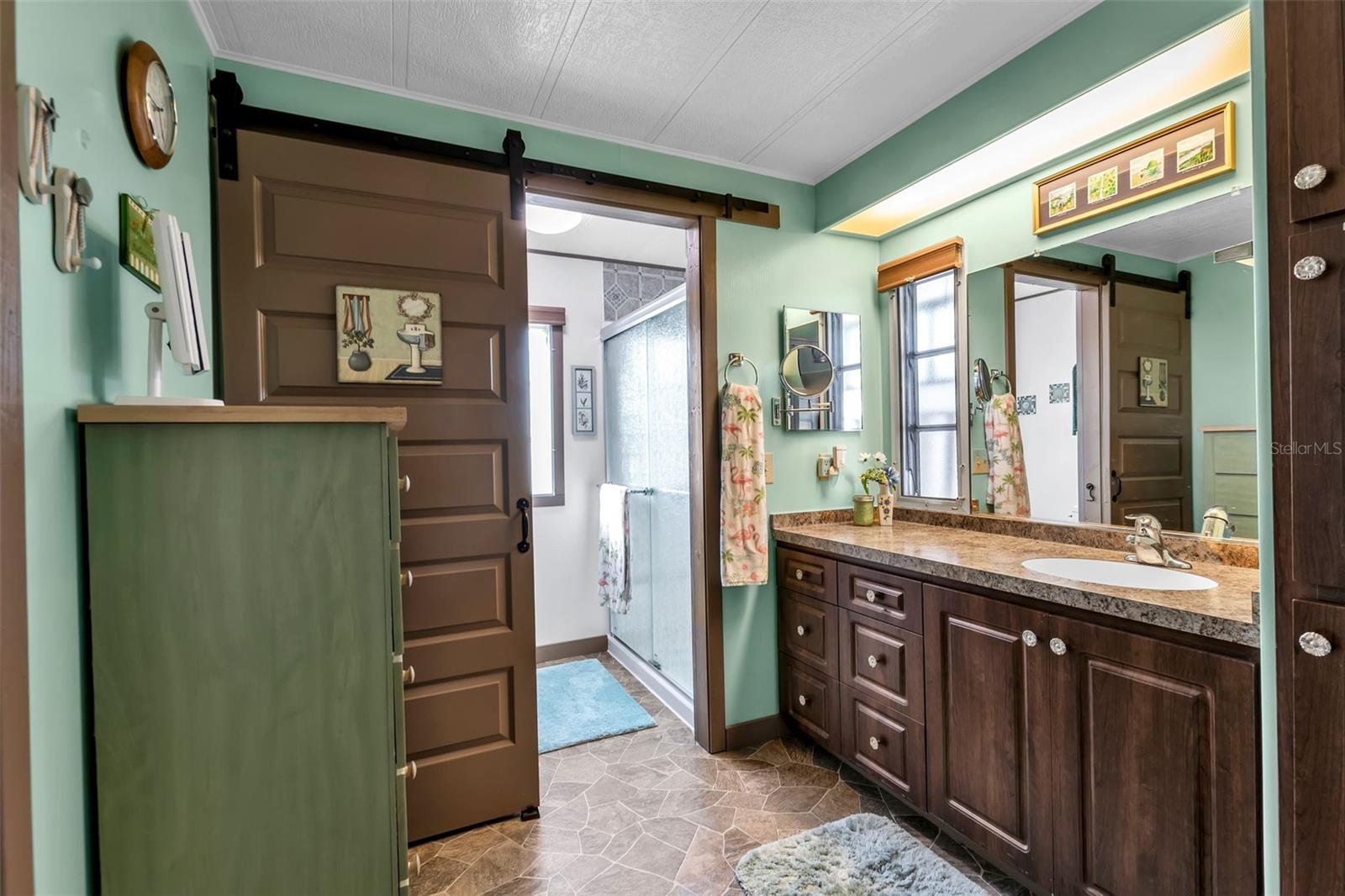 Image 33 of 50 For 5619 Bayshore Road 466