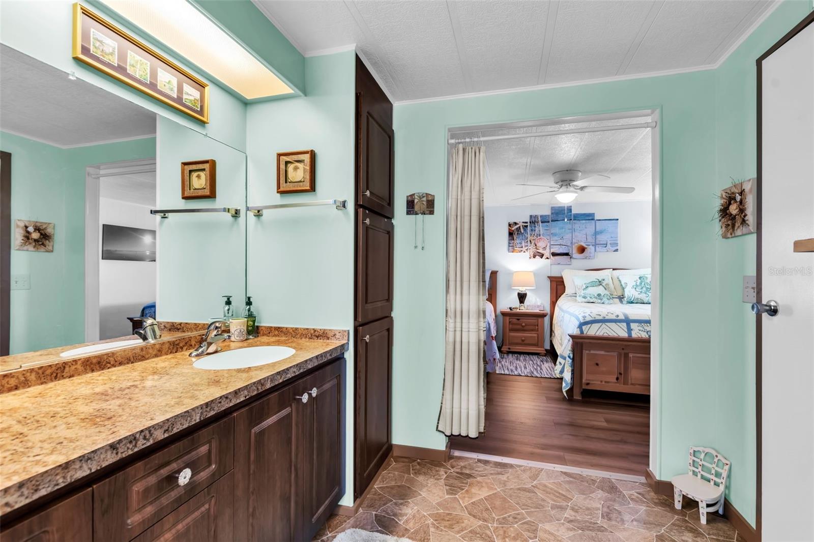 Image 34 of 50 For 5619 Bayshore Road 466