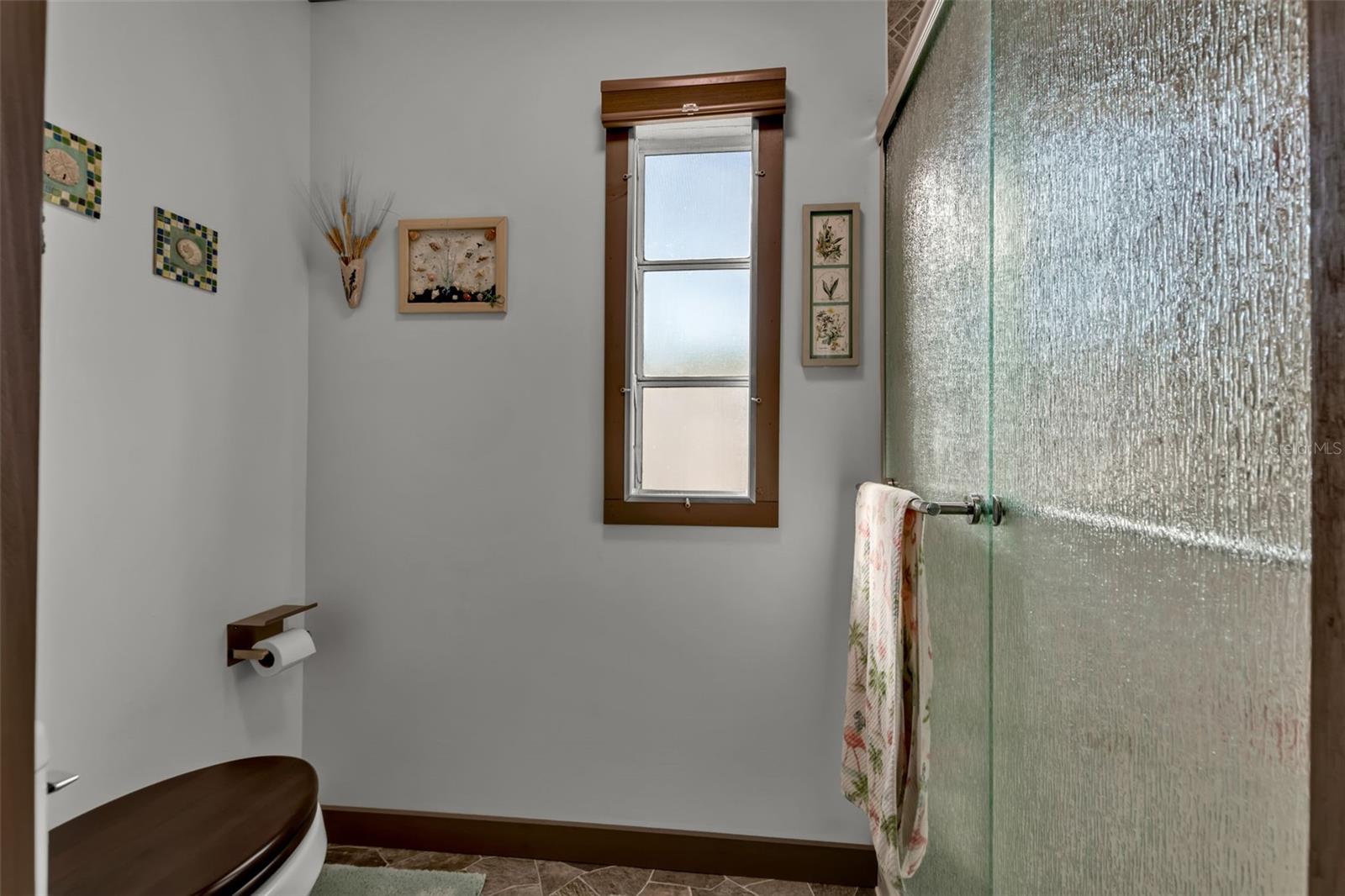 Image 35 of 50 For 5619 Bayshore Road 466