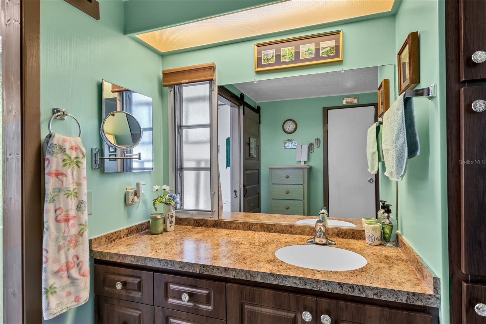 Image 37 of 50 For 5619 Bayshore Road 466