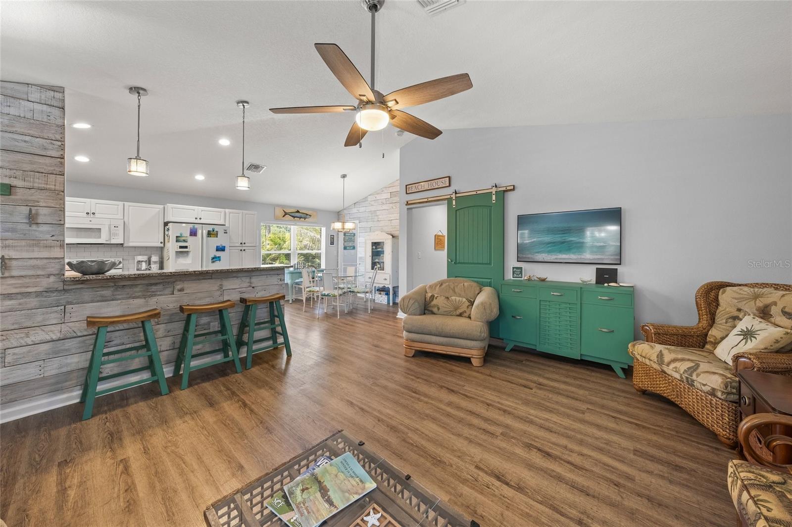 Image 21 of 46 For 116 Avenida La Palma