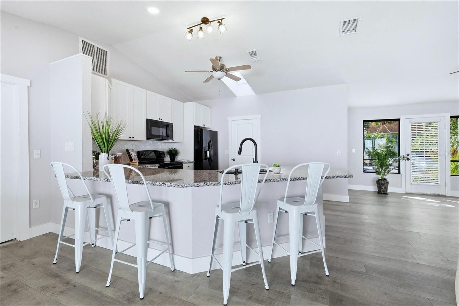 Image 19 of 40 For 903 72nd St Nw