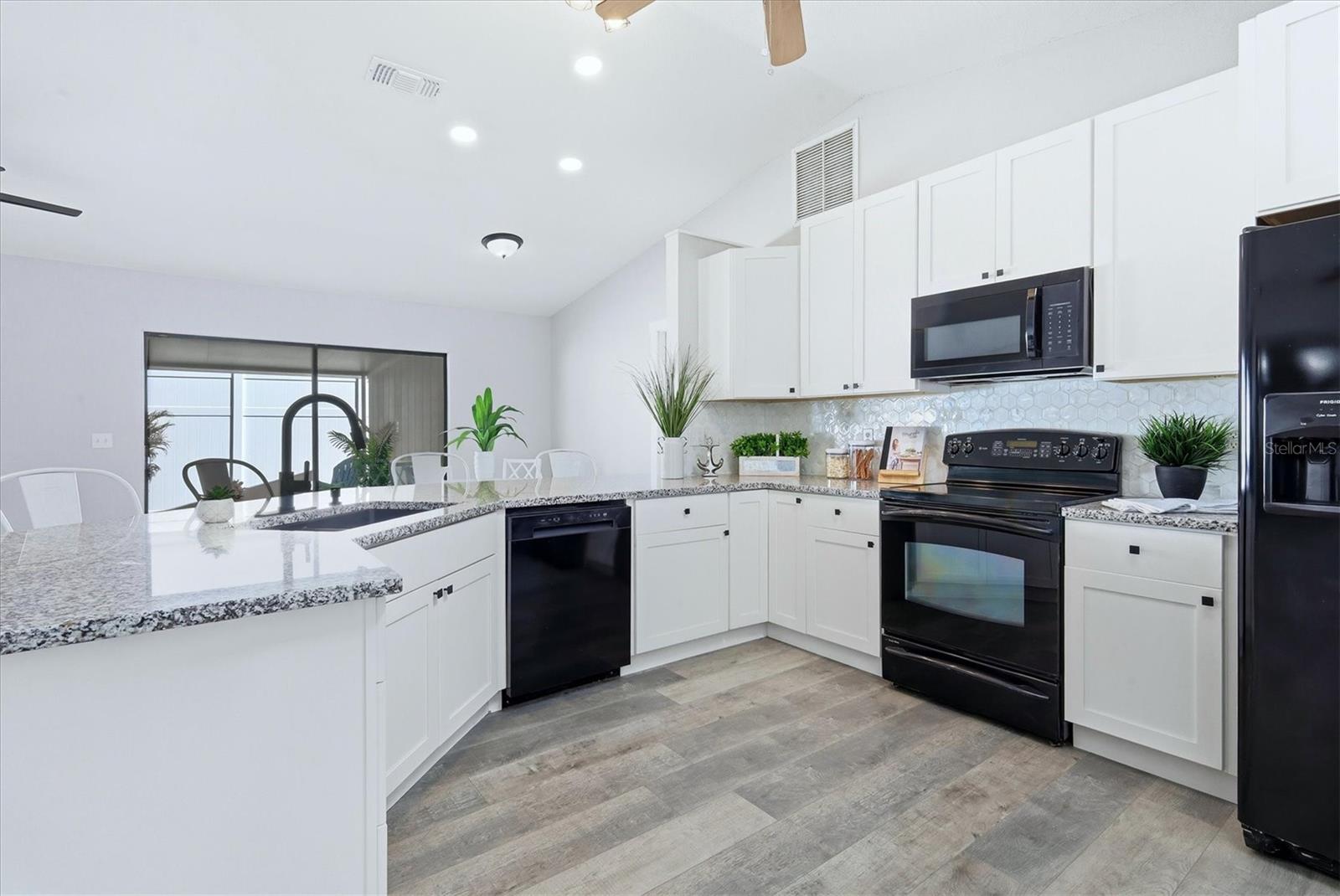 Image 21 of 40 For 903 72nd St Nw