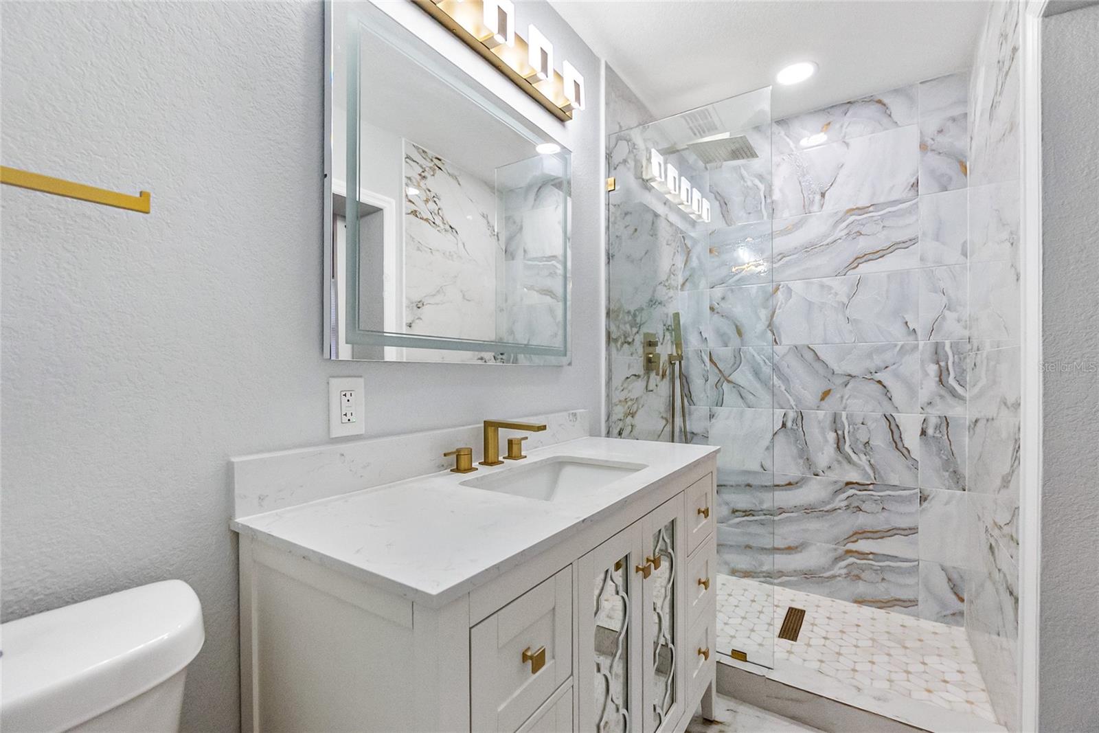 Image 18 of 34 For 11245 69th Avenue