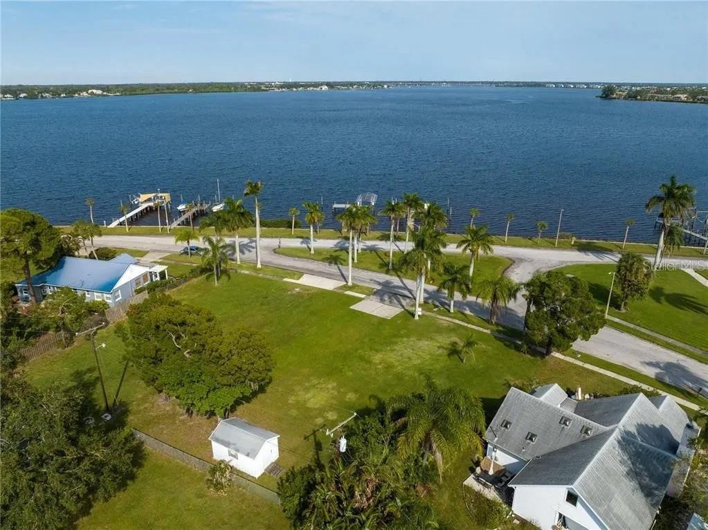 Image 5 of 6 For 2520 Riverside Drive E