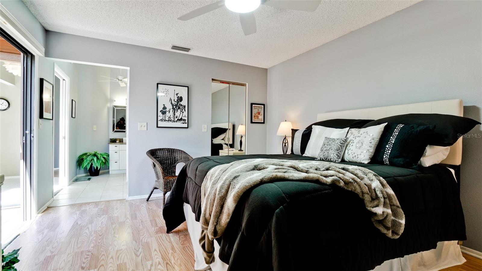 Image 27 of 49 For 4527 Park Lake Terrace N