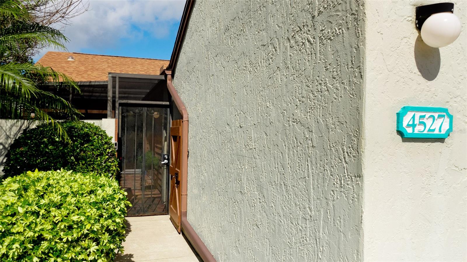 Image 3 of 49 For 4527 Park Lake Terrace N