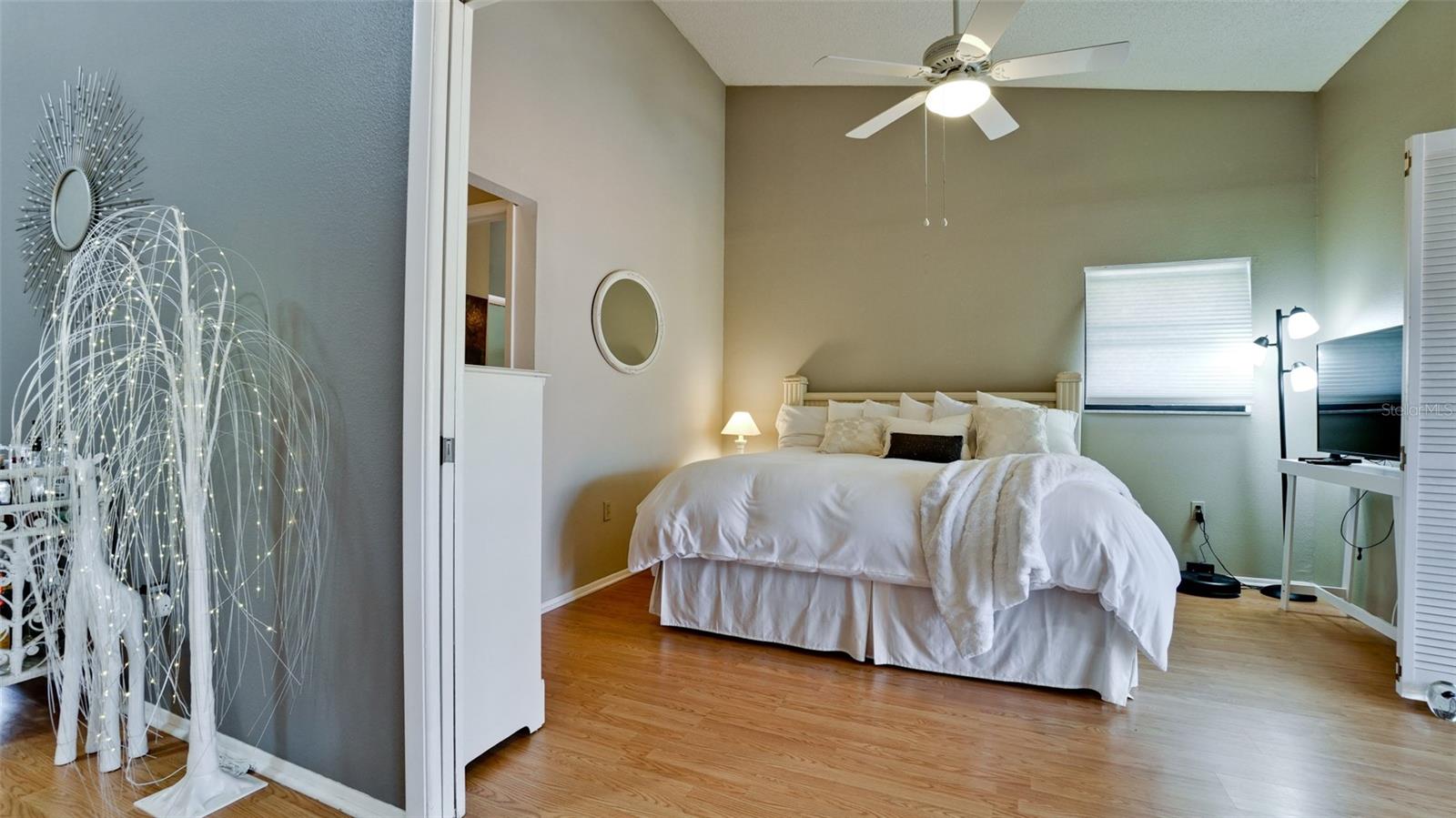 Image 30 of 49 For 4527 Park Lake Terrace N