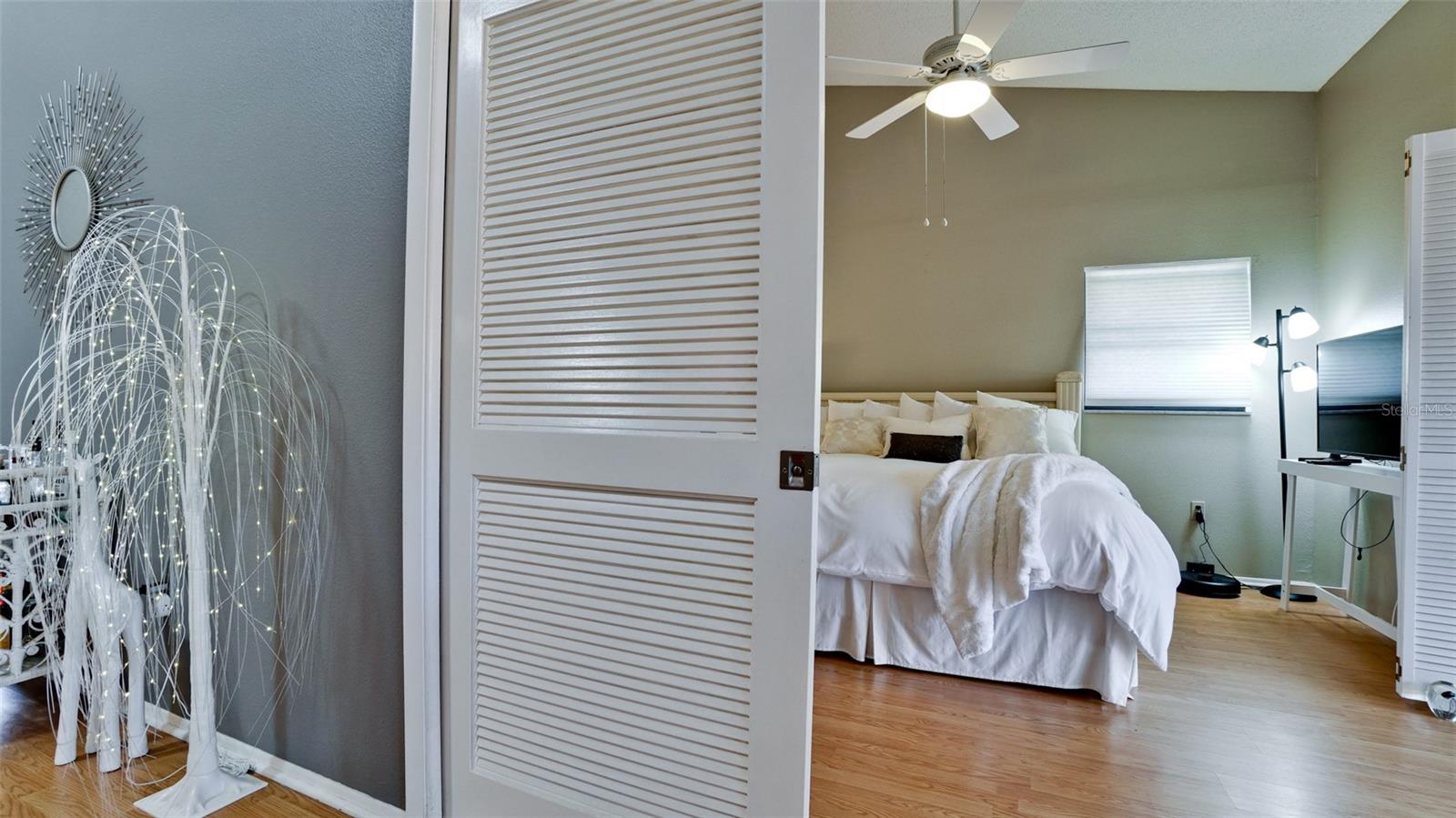 Image 31 of 49 For 4527 Park Lake Terrace N