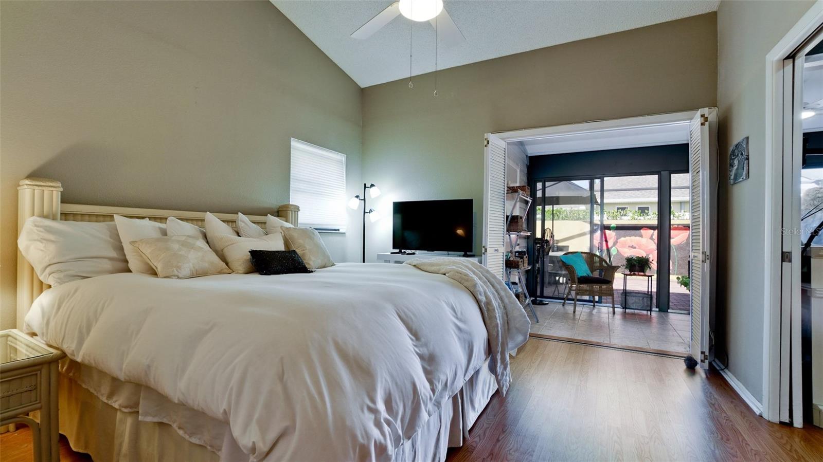 Image 33 of 49 For 4527 Park Lake Terrace N