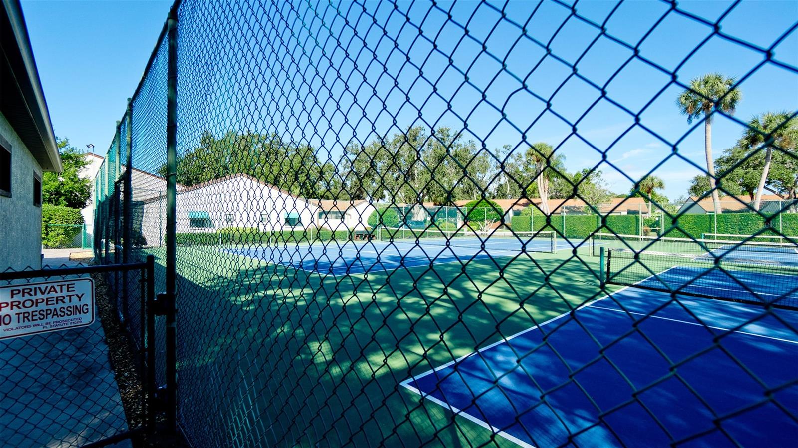 Image 41 of 49 For 4527 Park Lake Terrace N