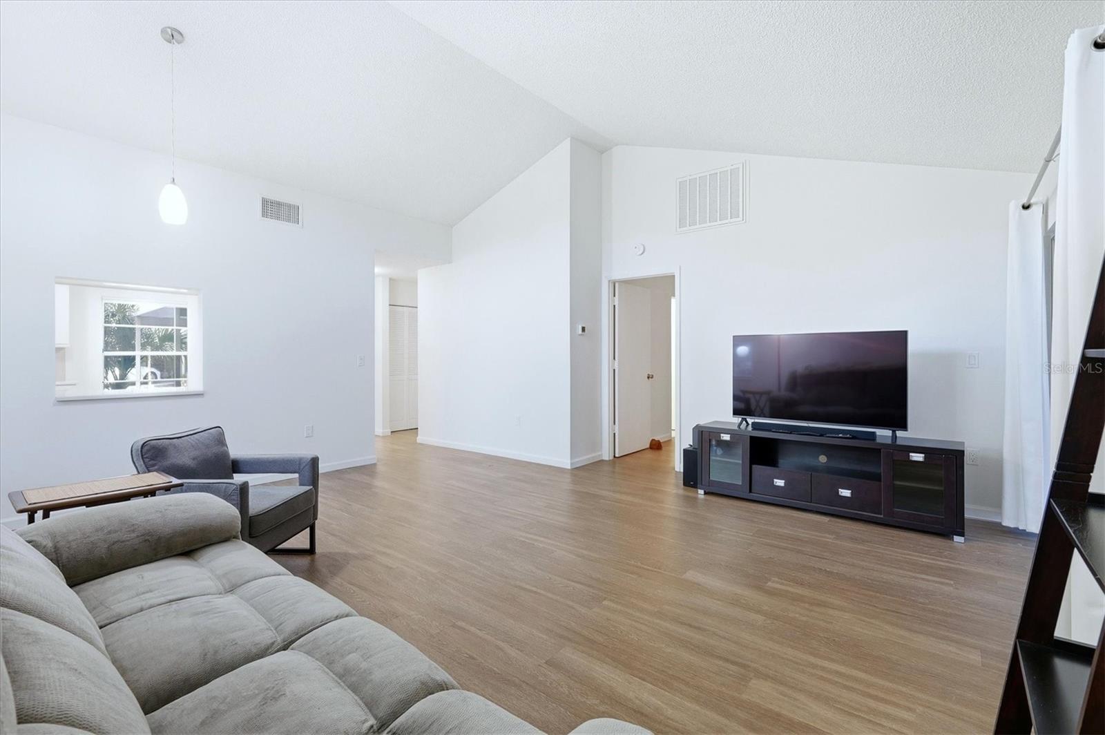 Image 8 of 44 For 4819 Village Gardens Drive 110