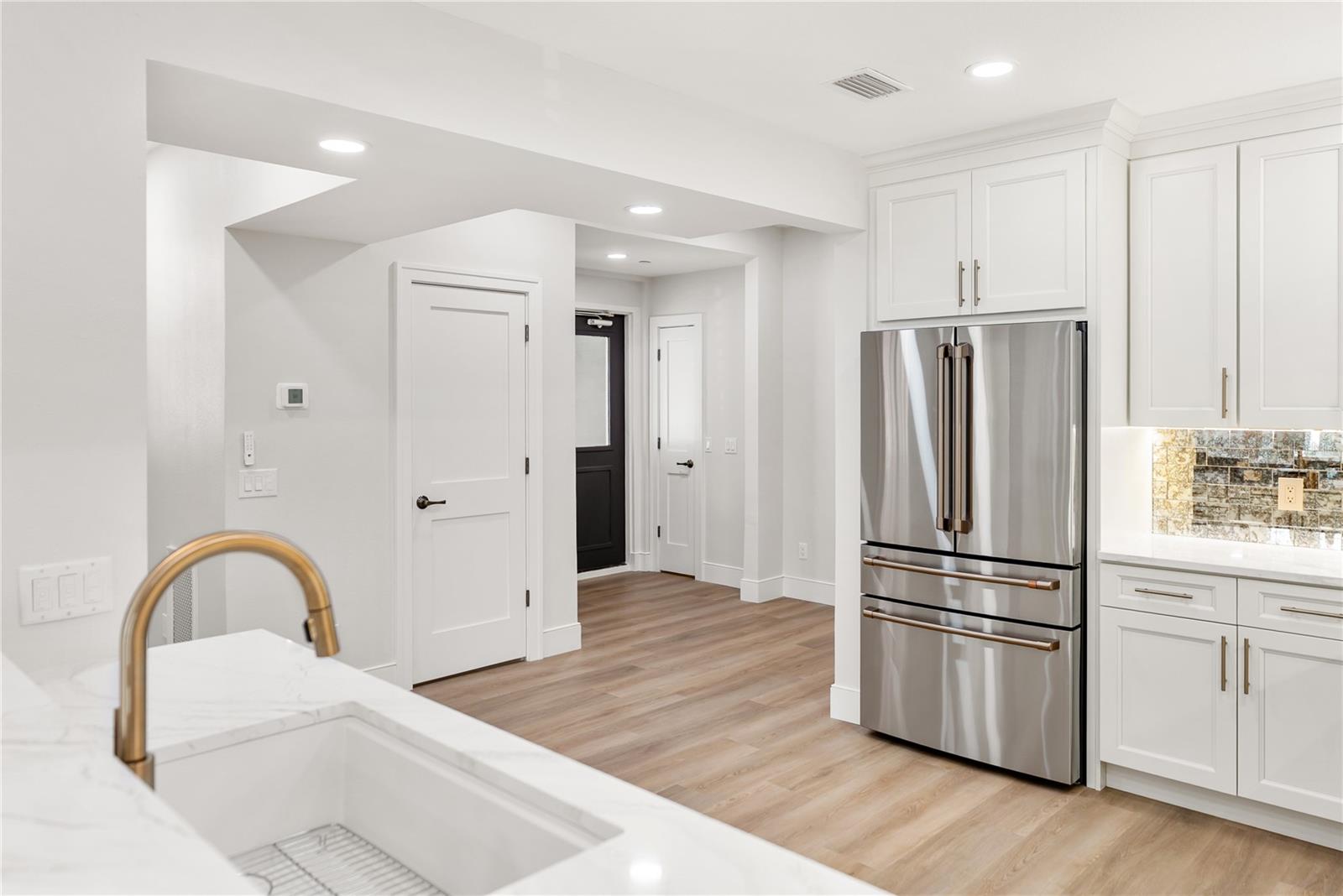 Image 11 of 71 For 1221 Palm Avenue 106-107