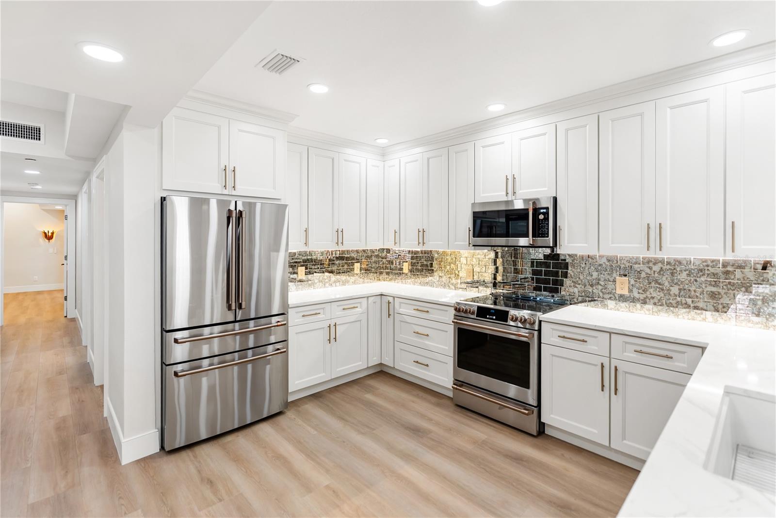 Image 27 of 71 For 1221 Palm Avenue 106-107