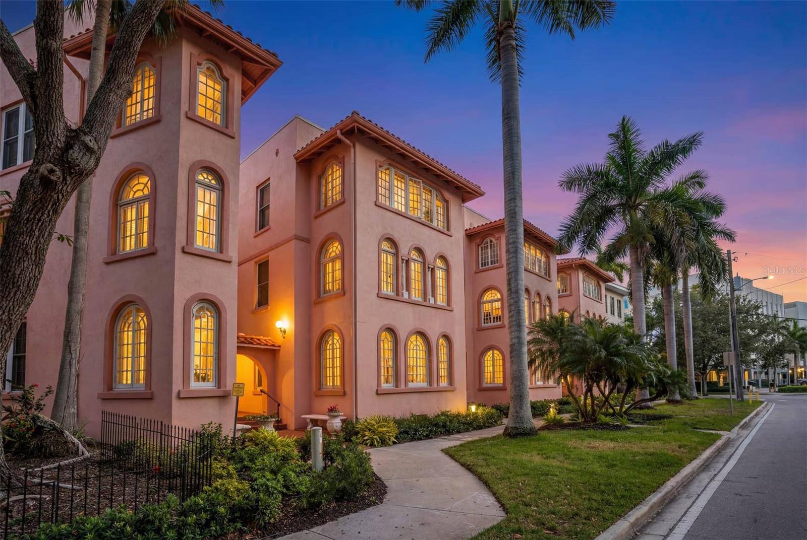 Image 3 of 71 For 1221 Palm Avenue 106-107