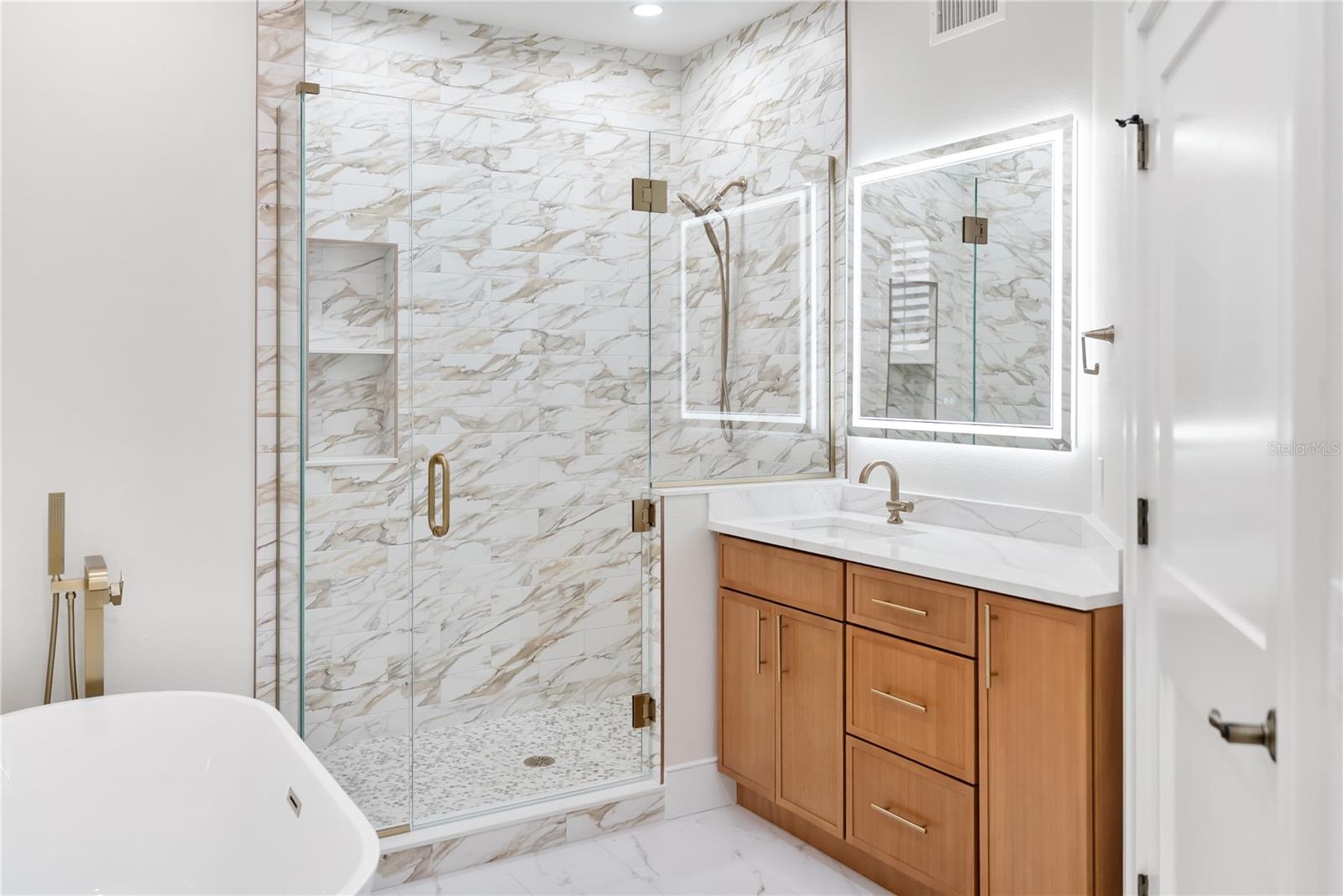 Image 34 of 71 For 1221 Palm Avenue 106-107