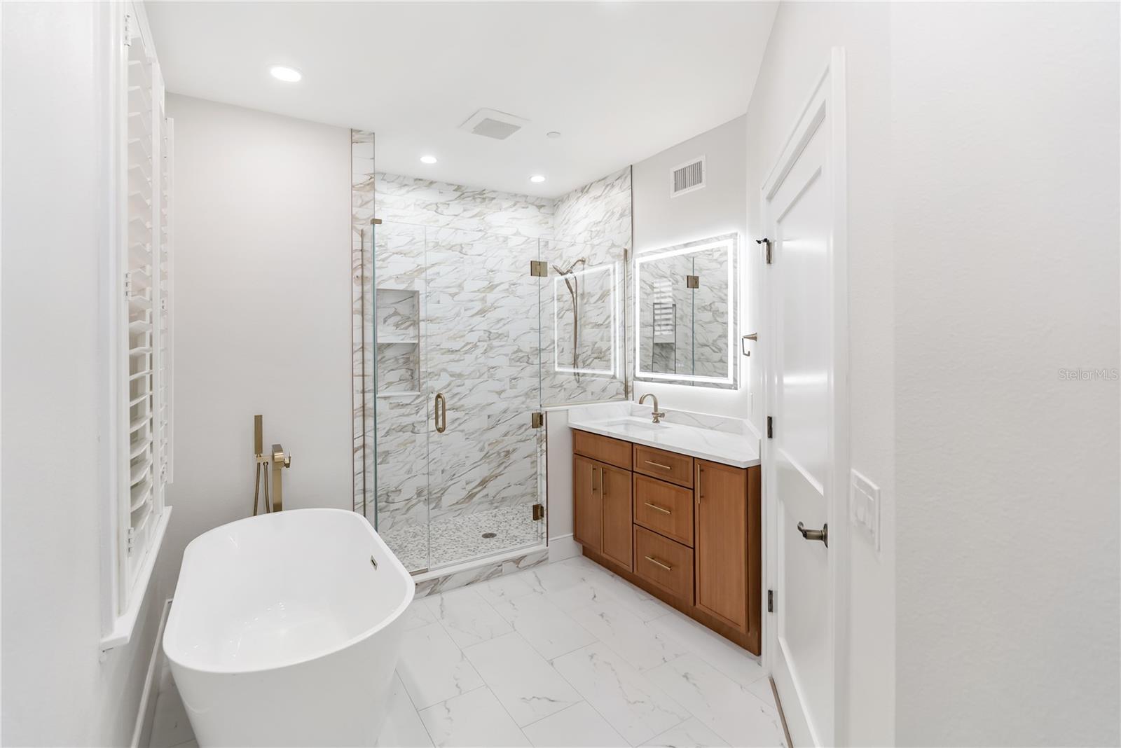 Image 37 of 71 For 1221 Palm Avenue 106-107