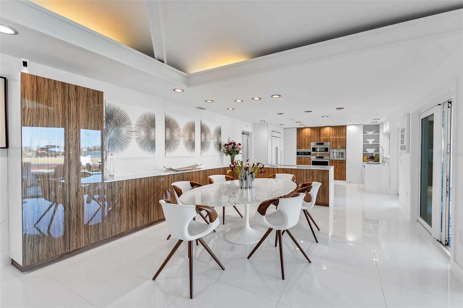 Image 16 of 40 For 1306 Lake Shore Drive