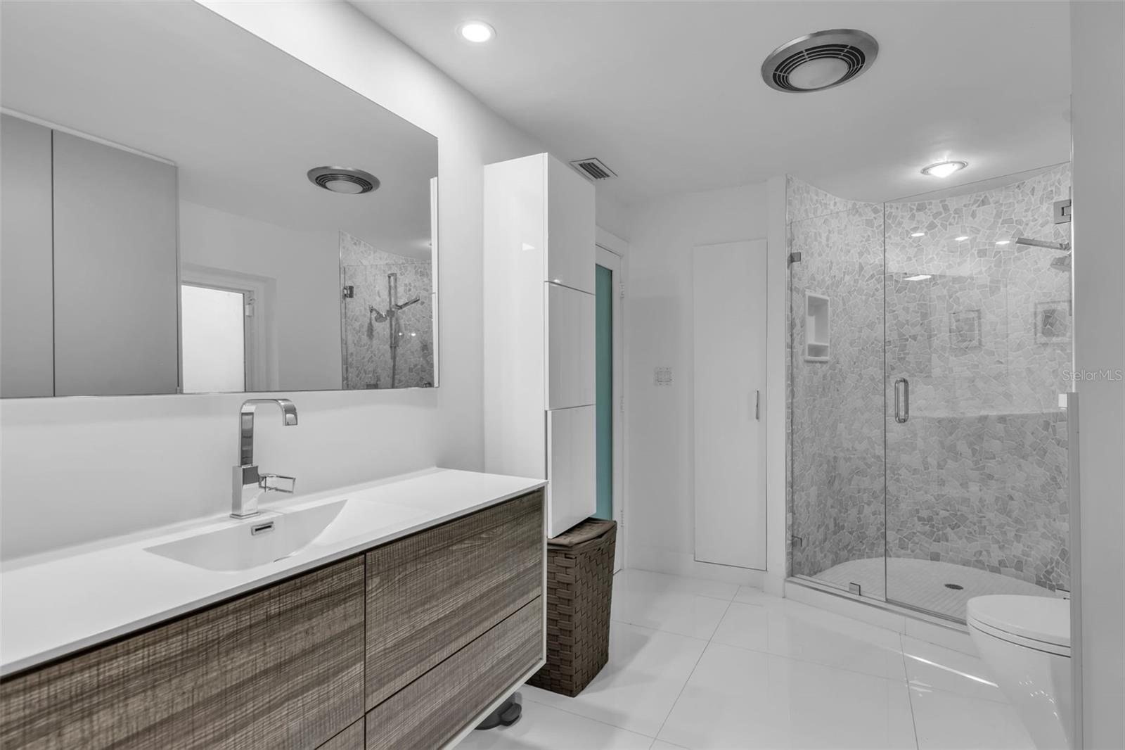 Image 25 of 40 For 1306 Lake Shore Drive