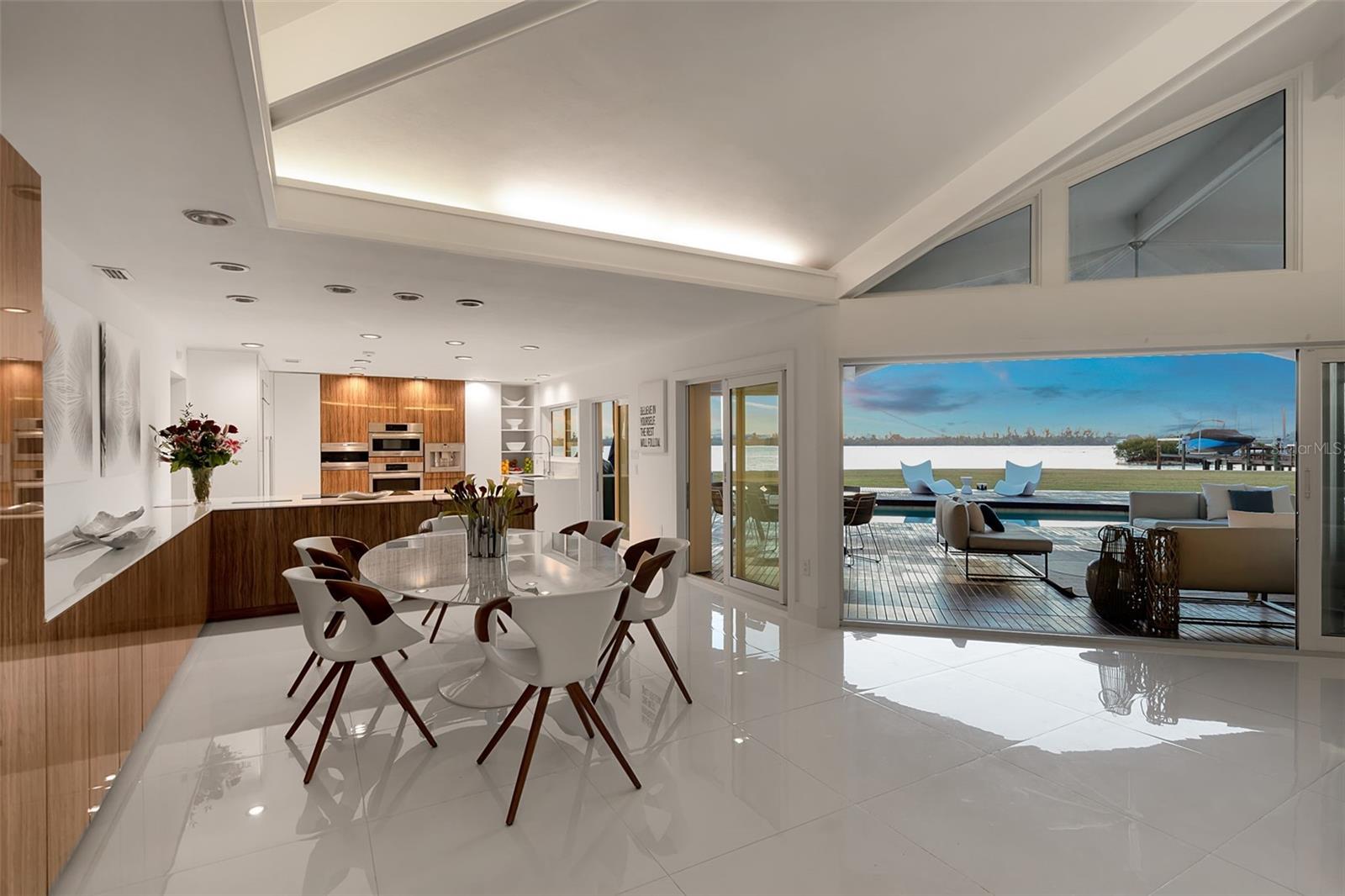 Image 9 of 40 For 1306 Lake Shore Drive