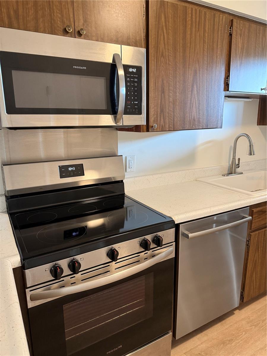 Image 3 of 45 For 301 Gulfstream Avenue 303