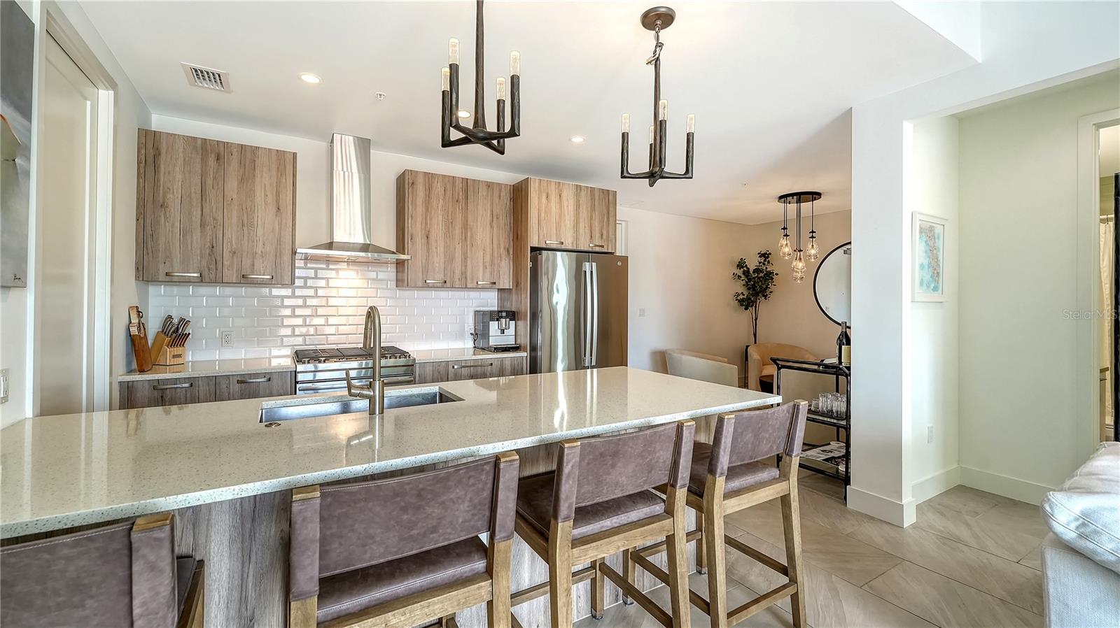 Image 12 of 48 For 635 Orange Avenue 301